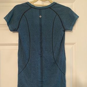 Lululemon workout top